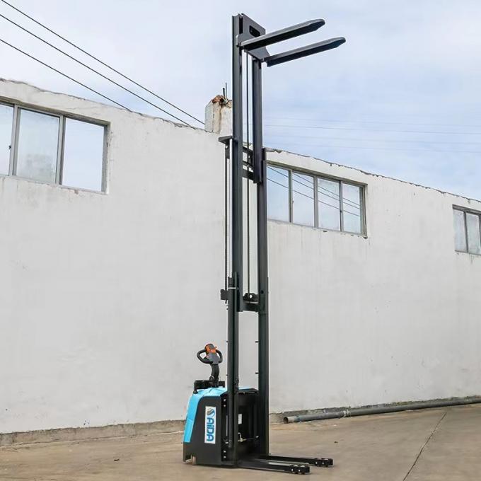 Motorisierter elektrischer Stacker Lift 5500 mm Höhe PLC-Steuerung Automatischer elektrischer Reichweite Stacker 3