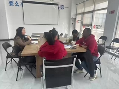 Der Kunde besucht die Fabrik